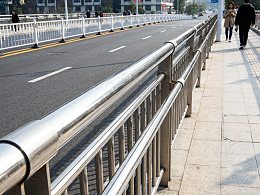 为什么工程采购都选喜师傅？不锈钢防护栏厂家的核心竞争力揭秘