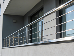 不锈钢护栏：安全与美学兼具的防护优选，10 年匠心守护全场景