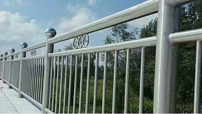 不锈钢公路护栏