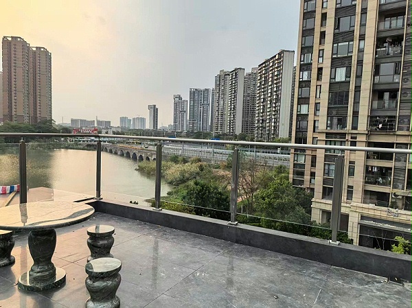 小区露台玻璃护栏案例